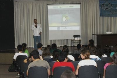 Dimas Gianuca realizando palestra