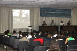 Palestrantes durante a mesa redonda