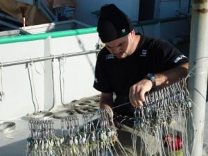 Fabiano preparando os hook pods para o embarque