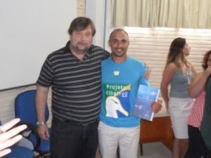 Dr. Danilo Calazans, graduado em Oceanologia e professor de Técnicas e Práticas em Oceanografia na Universidade Federal do Rio Grande (FURG-RS) e Dimas Gianuca, observador de bordo do Projeto Albatroz